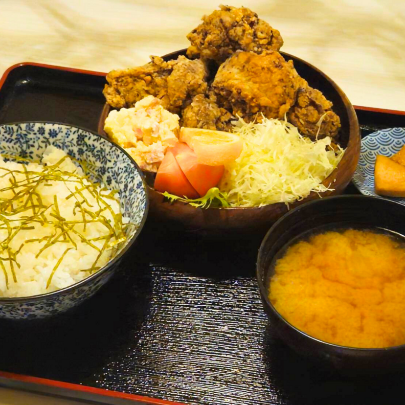 【旭川市】メインのおかずが盛り盛り！満腹確実大盛りランチ