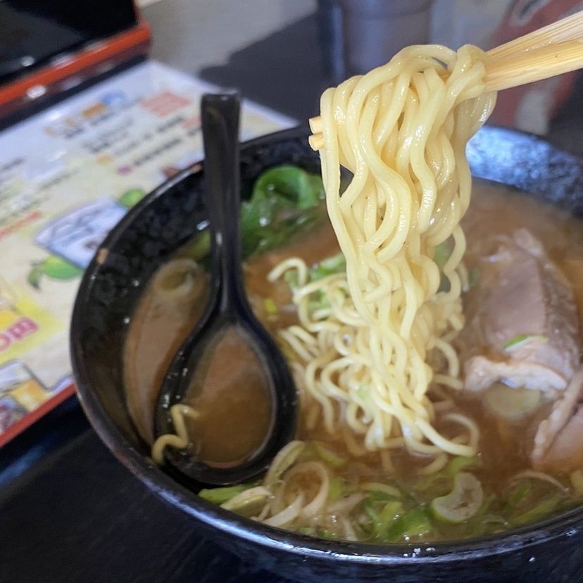 健康レストラン・料理屋・製麺会社の姉妹店のしょうゆラーメン食べ比べ