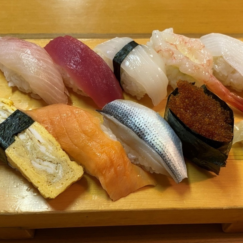 ぷりぷり食感の新鮮な海鮮ネタが旨い！お刺身定食と握り寿司