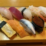 ぷりぷり食感の新鮮な海鮮ネタが旨い！お刺身定食と握り寿司