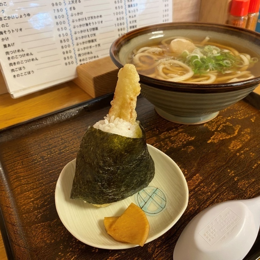 麺だけでは物足りない！そんな時におすすめのおにぎりやセットメニュー