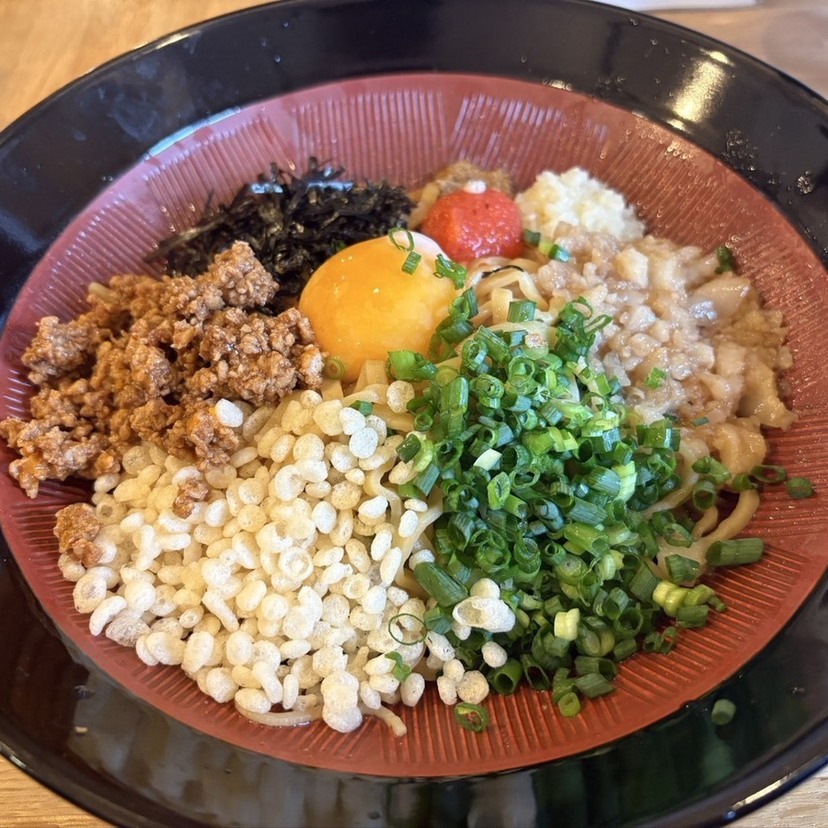ガッツリ濃厚あぶらそばとエビの旨み凝縮の塩ラーメン