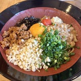 ガッツリ濃厚あぶらそばとエビの旨み凝縮の塩ラーメン