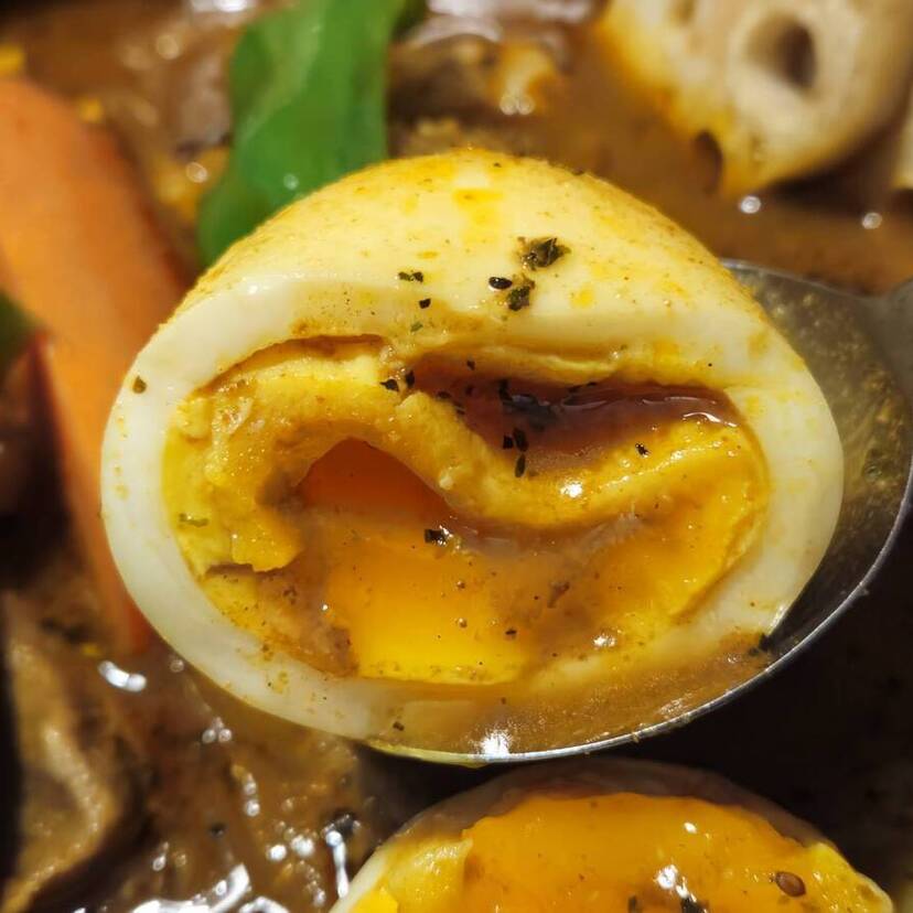 トッピングが魅力的！旨みスープカレーと十勝豚丼
