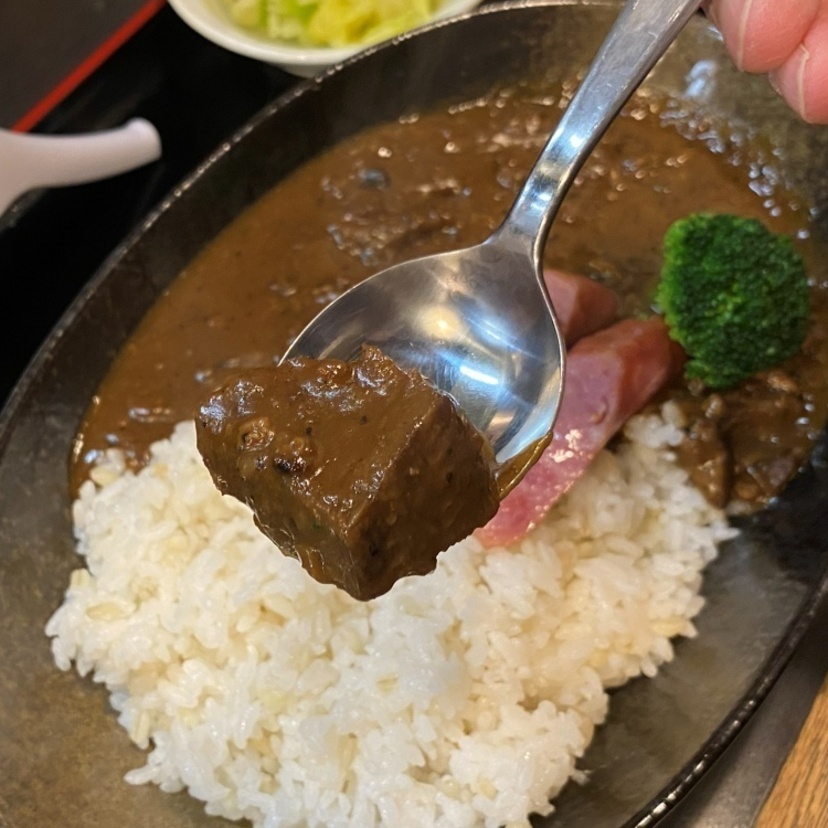 程よい辛さと豊かな香り！美味しいキーマカレーと牛たんのカレー