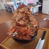 豚丼が山盛り！総重量3キロ！ガッツリ食べたい人におすすめ！【旭川市】