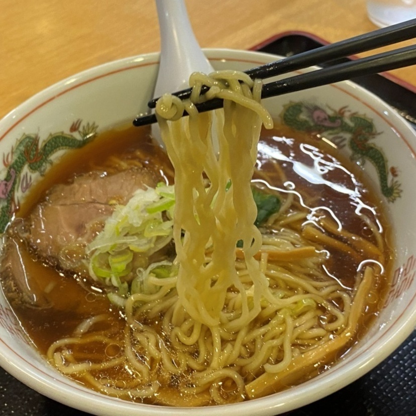 スープを飲み干したくなるほどおいしいしょうゆラーメン３杯