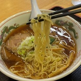 スープを飲み干したくなるほどおいしいしょうゆラーメン３杯