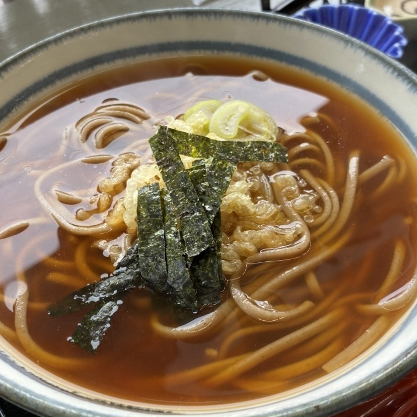 立ち食いのかき揚げそばや上川産石臼挽き十割そばなど旨いそば３杯