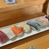 ちょっと贅沢に海鮮ランチ！生ちらし・にぎり寿司・刺身定食