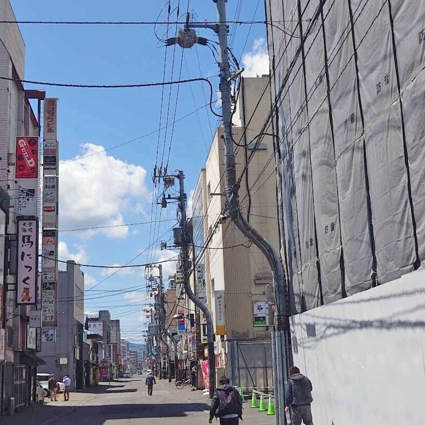 【旭川のナニコレ珍百景 #3】空中の自動ドアに謎の階段！街中で見つけた「なんだコレ？」