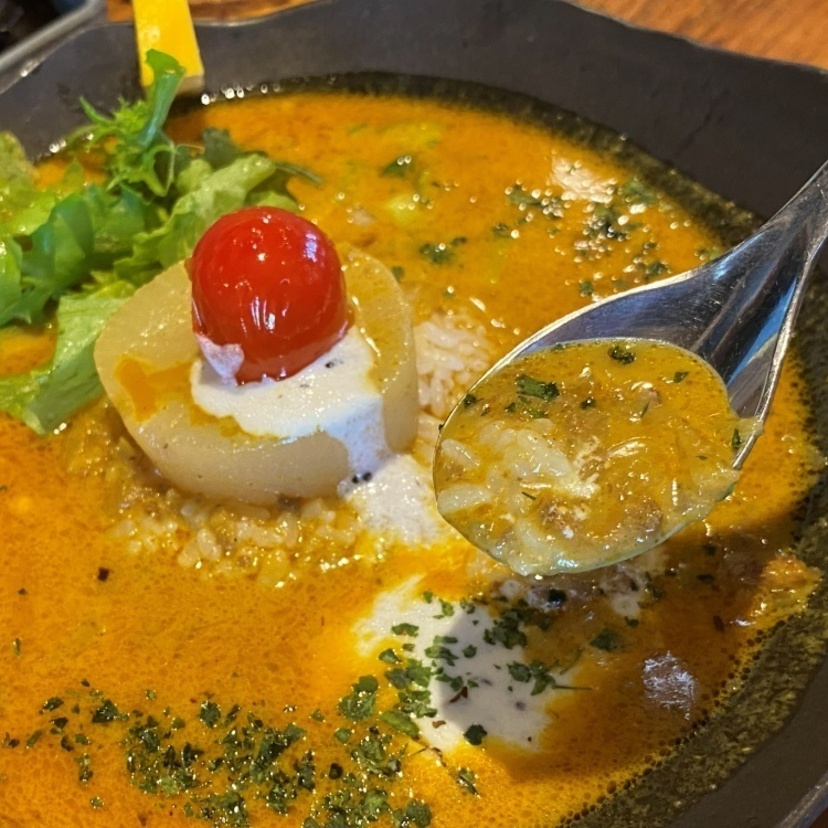 牛すじ・チーズハンバーグ・本格スパイス！個性的でおいしいカレー