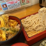すべて1,000円未満でコスパ最高！おそばと丼物のお得なセット