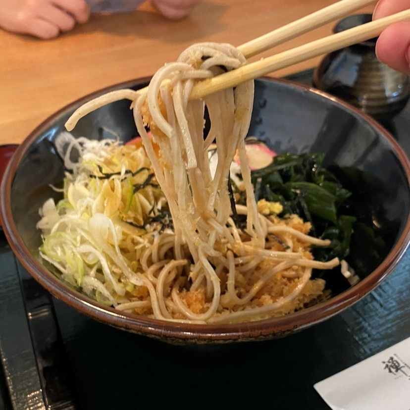 挽きたて、打ちたて、茹でたてなどこだわりの旨い蕎麦を味わう