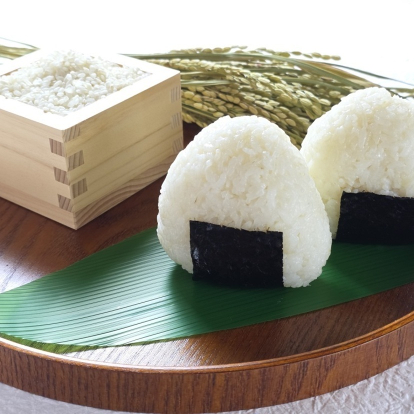 握りたてがおいしい！温かくてふんわりとした食感のおにぎり
