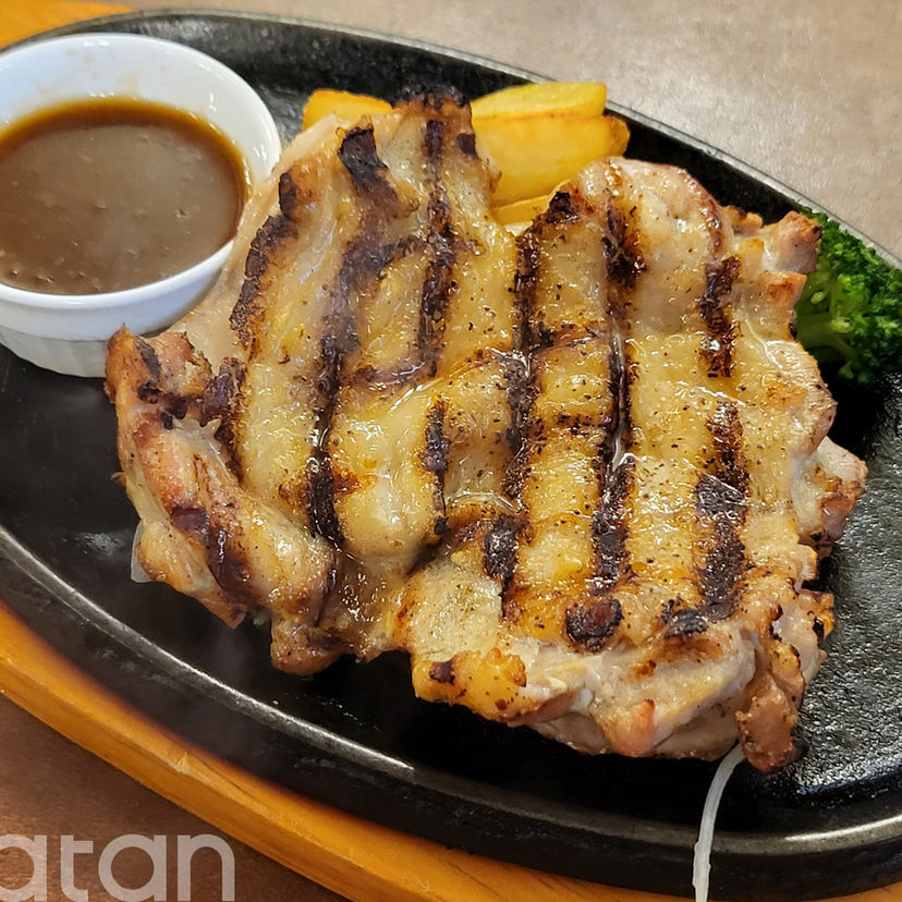鶏料理好き必見！鉄板ステーキにカツやおしゃれランチ3選【旭川市】