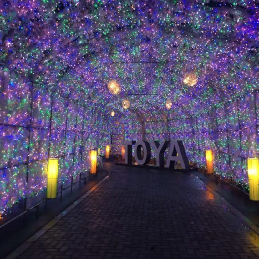 【11月1日～】洞爺湖で開催！約40万球の電飾が輝くイルミネーショントンネル！