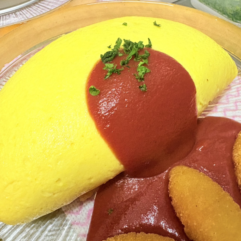豊富なメニューが魅力！旭橋のたもとにあるオムライスが人気のお店『ココケッコウ』