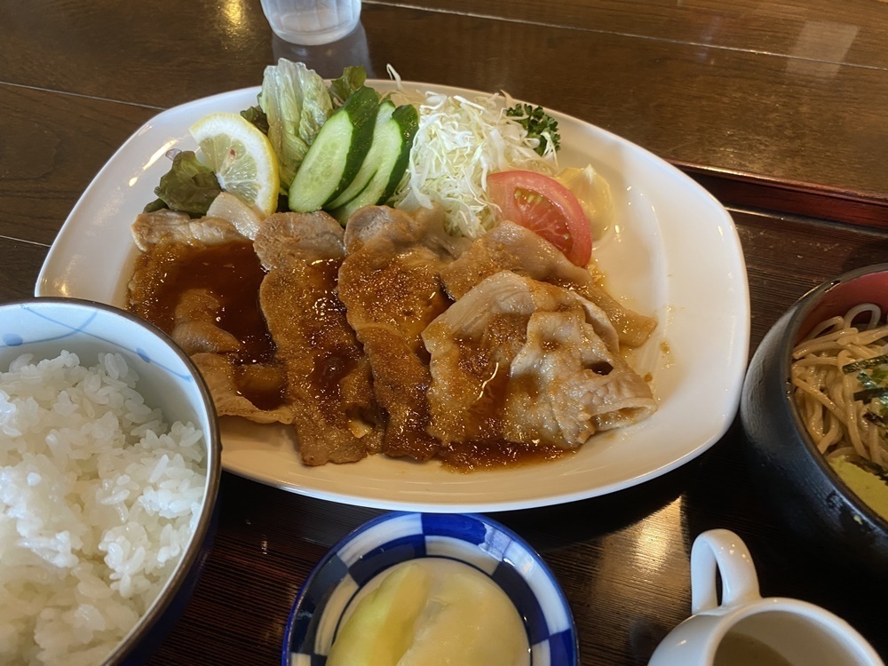 しょうが焼き・とんかつなど、美味しくてスタミナがつく肉料理の定食