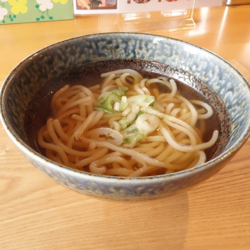 旭川の小麦王国にワンコインの温かいうどんと蕎麦が新登場！