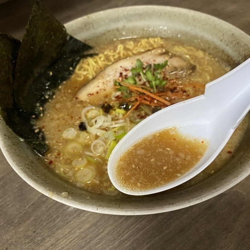 旨みやコクが凝縮されたコッテリ味のみそラーメン3杯