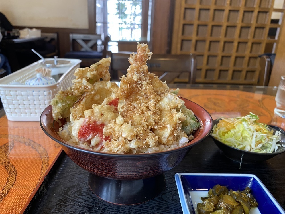 揚げたて天ぷらとたれ、ごはんの絶妙なハーモニー！うまい天丼3杯 | asatan