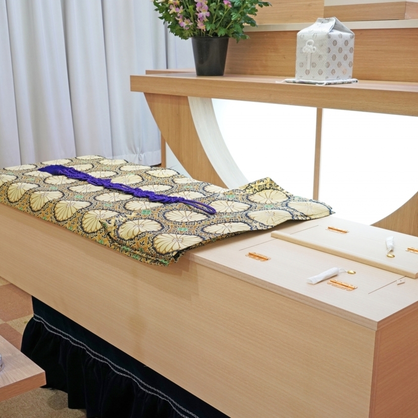 棺にお金を入れるのはNG？【意外と知らない葬儀のマナー毎月紹介】