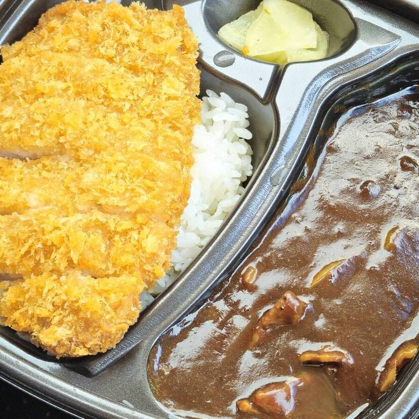 期間限定グリーンカレーとカツカレーが本格的でうまい！