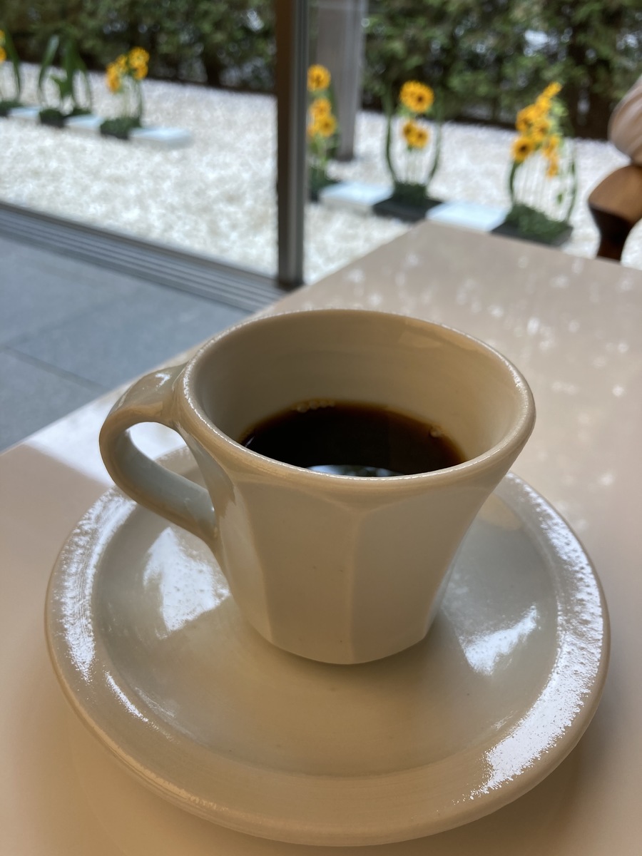 コーヒー無料 美術館みたいな素敵な空間で ゆっくりと 六花亭 喫茶室 Asatan